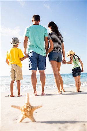 sea starfish pictures - Cute family standing in the sand on the beach Photographie de stock - Premium Libres de Droits, Code: 6109-08434870