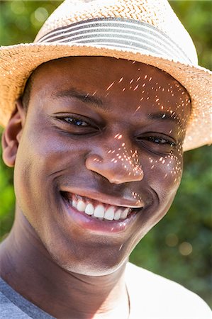 simsearch:6109-08435446,k - Handsome man wearing straw hat in the garden Stock Photo - Premium Royalty-Free, Code: 6109-08435328