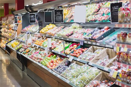 simsearch:700-00404117,k - Side view of supermarket shelves Stock Photo - Premium Royalty-Free, Code: 6109-08581396