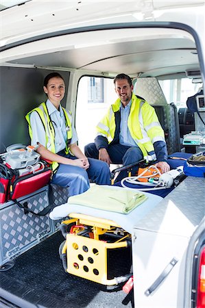 simsearch:6109-08689784,k - Portrait of ambulance crew Photographie de stock - Premium Libres de Droits, Code: 6109-08581740