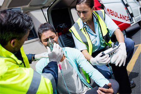 simsearch:6109-08581760,k - Ambulance men taking care of injured people Stockbilder - Premium RF Lizenzfrei, Bildnummer: 6109-08581749