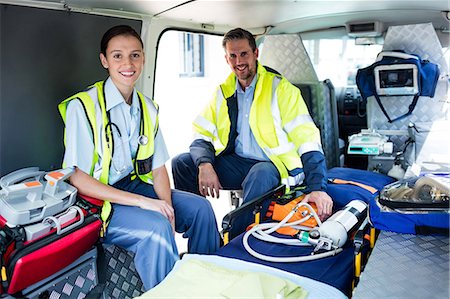 simsearch:6109-08689784,k - Portrait of ambulance crew Photographie de stock - Premium Libres de Droits, Code: 6109-08581739