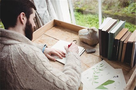 simsearch:6109-08582006,k - Attractive hipster man drawing at desk Stockbilder - Premium RF Lizenzfrei, Bildnummer: 6109-08581982