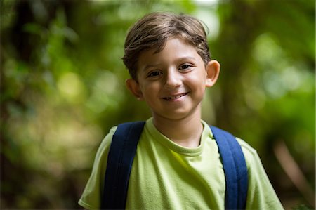 simsearch:6109-08581912,k - Smiling boy standing in a forest Foto de stock - Sin royalties Premium, Código: 6109-08581910