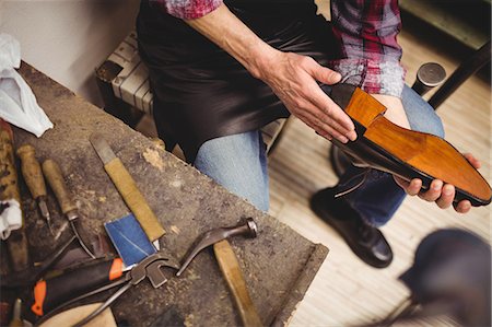 High angle view of hands holding a shoe Stock Photo - Premium Royalty-Free, Code: 6109-08582275