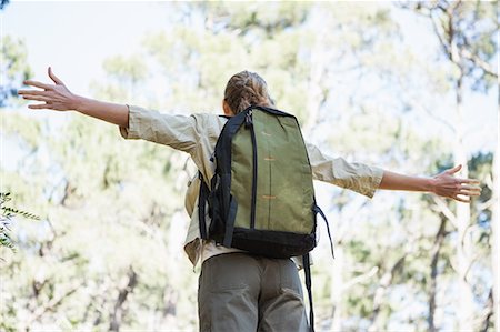 rucksacktourismus - Woman with arms outstretched Photographie de stock - Premium Libres de Droits, Code: 6109-08536367