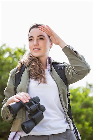 simsearch:6109-08536382,k - Woman using binoculars Photographie de stock - Premium Libres de Droits, Code: 6109-08536376