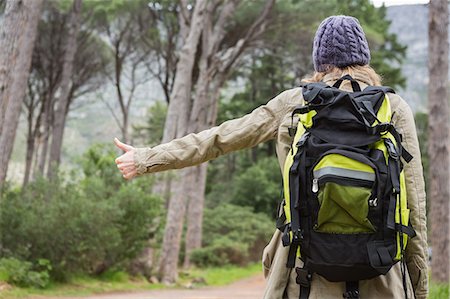 simsearch:6109-08536382,k - Hitch hiking woman with backpack Photographie de stock - Premium Libres de Droits, Code: 6109-08536387