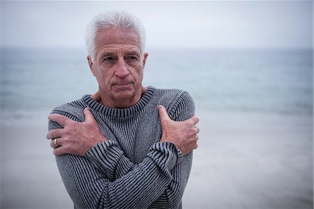 simsearch:6109-08536505,k - Senior man in sweater feeling cold Stock Photo - Premium Royalty-Free, Code: 6109-08536498