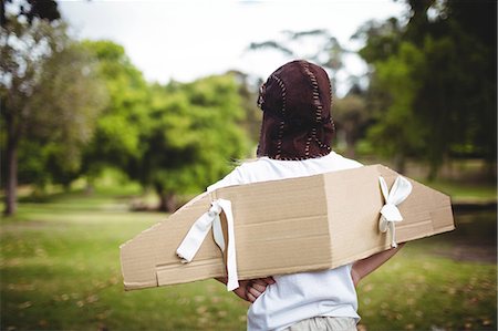 simsearch:6109-08581371,k - Child with fake wings playing in the park Foto de stock - Royalty Free Premium, Número: 6109-08536435