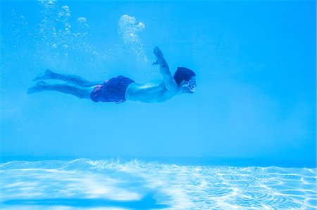 simsearch:6109-08489781,k - Man swimming underwater in swimming pool Stock Photo - Premium Royalty-Free, Code: 6109-08536439