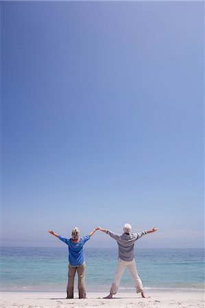 simsearch:6109-08536508,k - Rear view of senior couple standing on the beach Stock Photo - Premium Royalty-Free, Code: 6109-08536505