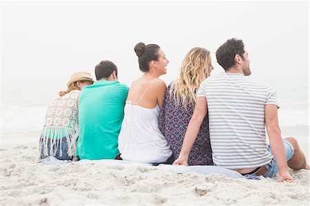 simsearch:6109-08536811,k - Group of friends sitting on the sand Photographie de stock - Premium Libres de Droits, Code: 6109-08536861