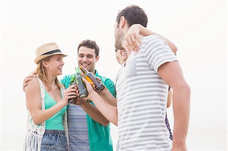 fitting - Group of friends having a beer Stock Photo - Premium Royalty-Free, Code: 6109-08536867