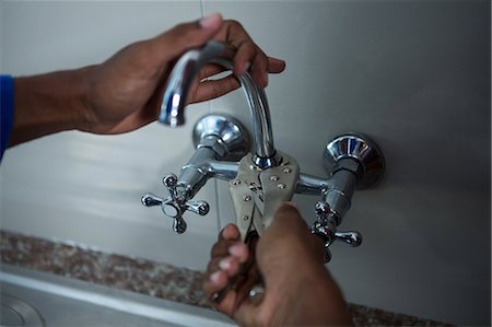 simsearch:6109-08537126,k - Close-up of plumber fixing the sink with wrench Photographie de stock - Premium Libres de Droits, Code: 6109-08536979