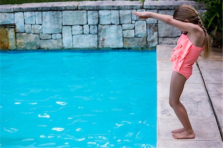 Girl posing for diving at poolside Photographie de stock - Premium Libres de Droits, Code: 6109-08537084