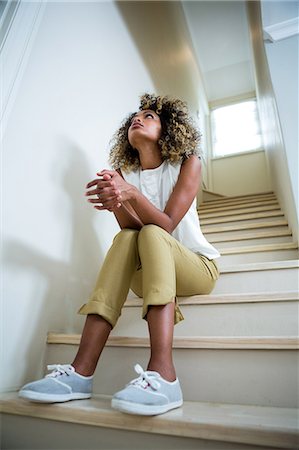 simsearch:6109-07497398,k - Tensed woman sitting on stairs Fotografie stock - Premium Royalty-Free, Codice: 6109-08537151