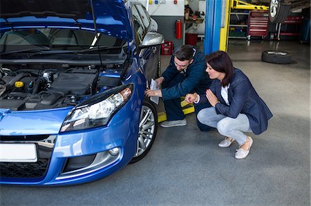 Mechanic showing customer the problem with car Stock Photo - Premium Royalty-Free, Code: 6109-08537726