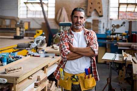 simsearch:6109-08537952,k - Carpenter standing with arms crossed in workshop Photographie de stock - Premium Libres de Droits, Code: 6109-08538090