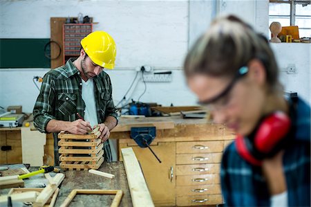 simsearch:6109-08538063,k - Male and female carpenters working in workshop Foto de stock - Sin royalties Premium, Código: 6109-08538144