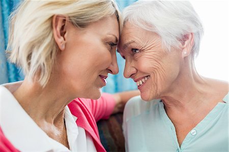 simsearch:6109-08538408,k - Nurse taking care of a senior woman Stock Photo - Premium Royalty-Free, Code: 6109-08538312