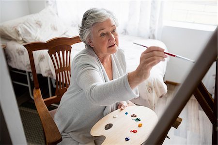 retiree - Senior woman painting Foto de stock - Sin royalties Premium, Código: 6109-08538499