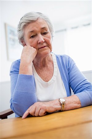 retiree - Thoughtful senior woman Foto de stock - Sin royalties Premium, Código: 6109-08538516