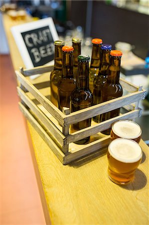 simsearch:6109-08944487,k - Close-up of beer bottles in crate at restaurant Photographie de stock - Premium Libres de Droits, Code: 6109-08690161