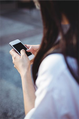 simsearch:614-08148474,k - Close-up of woman text messaging on mobile phone Fotografie stock - Premium Royalty-Free, Codice: 6109-08764148