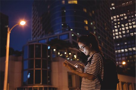 simsearch:614-06442503,k - Young woman using digital tablet on street at night Stockbilder - Premium RF Lizenzfrei, Bildnummer: 6109-08764137