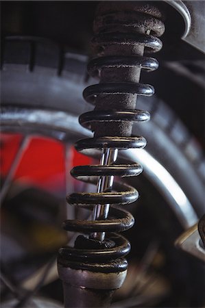 simsearch:6109-08764444,k - Close-up of motorbike shock absorber in workshop Foto de stock - Sin royalties Premium, Código: 6109-08764452
