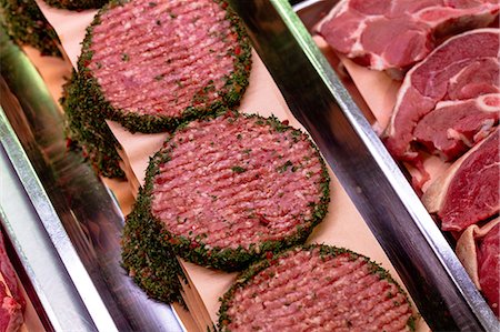 fresh beef displays - Marinated meat patties at display counter in butchers shop Stock Photo - Premium Royalty-Free, Code: 6109-08764543