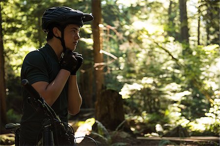 simsearch:6109-08928532,k - Male athletic wearing bicycle helmet in forest Photographie de stock - Premium Libres de Droits, Code: 6109-08764762