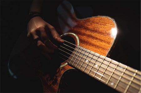 simsearch:6109-08765007,k - Mid-section of woman playing a guitar in music school Photographie de stock - Premium Libres de Droits, Code: 6109-08764716