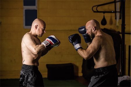 simsearch:6109-08765042,k - Thai boxers practicing boxing in the fitness studio Stockbilder - Premium RF Lizenzfrei, Bildnummer: 6109-08765031