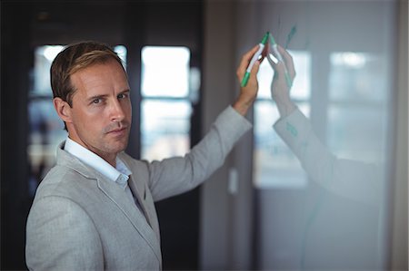 simsearch:400-04167566,k - Portrait of a businessman writing on white board at office Stockbilder - Premium RF Lizenzfrei, Bildnummer: 6109-08765192