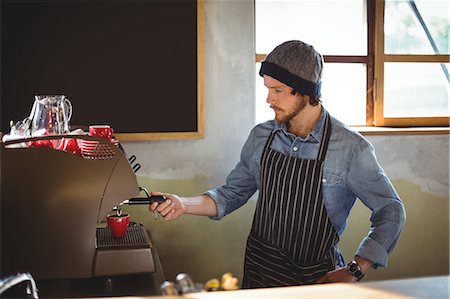 simsearch:6126-09104476,k - Waiter making cup of coffee at counter in workshop Stock Photo - Premium Royalty-Free, Code: 6109-08782975