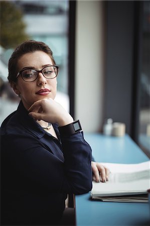 schick - Thoughtful businesswoman sitting by table in cafe Stockbilder - Premium RF Lizenzfrei, Bildnummer: 6109-08700444