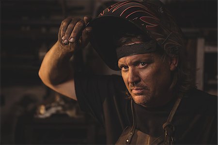 simsearch:6109-08722814,k - Portrait of blacksmith standing in workshop Foto de stock - Royalty Free Premium, Número: 6109-08700790