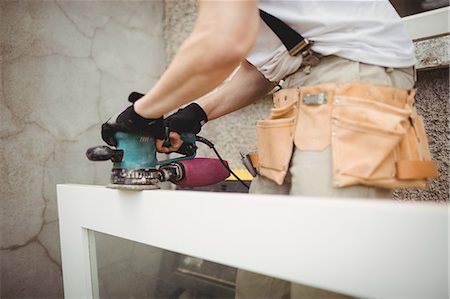 simsearch:6109-08537587,k - Mid section of carpenter polishing a frame with polishing machine Fotografie stock - Premium Royalty-Free, Codice: 6109-08700969