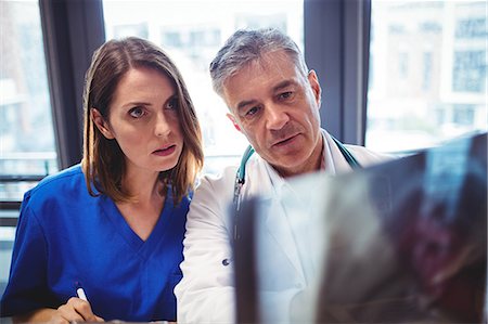 simsearch:400-05088218,k - Doctor and nurse examining x-ray at the hospital Stock Photo - Premium Royalty-Free, Code: 6109-08701314