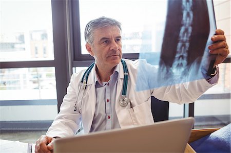 simsearch:649-07761045,k - Doctor examining x-ray at the hospital Stock Photo - Premium Royalty-Free, Code: 6109-08701332