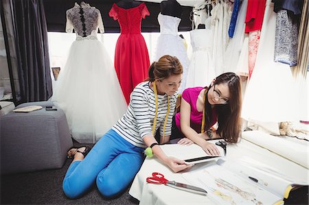 pin cushion and fabric - Female fashion designer working on tablet in the studio Stock Photo - Premium Royalty-Free, Code: 6109-08701437