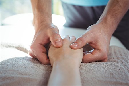 simsearch:6109-08701803,k - Male physiotherapist giving hand massage to female patient in clinic Fotografie stock - Premium Royalty-Free, Codice: 6109-08701657