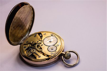 relojero (hombre y mujer) - Old pocket watch machine with gears Foto de stock - Sin royalties Premium, Código: 6109-08705176