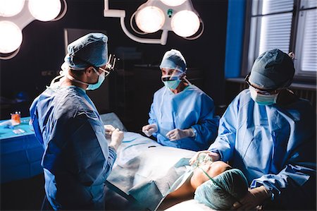 simsearch:6109-08720095,k - Surgeons performing operation in operation room at the hospital Stock Photo - Premium Royalty-Free, Code: 6109-08720187