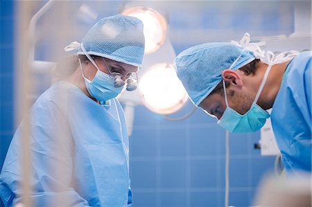 simsearch:400-06734621,k - Surgeons performing operation in operation room at the hospital Stock Photo - Premium Royalty-Free, Code: 6109-08720197
