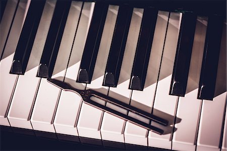 string instruments repair - Close-up of repairing tool kept on old piano keyboard Stock Photo - Premium Royalty-Free, Code: 6109-08720460