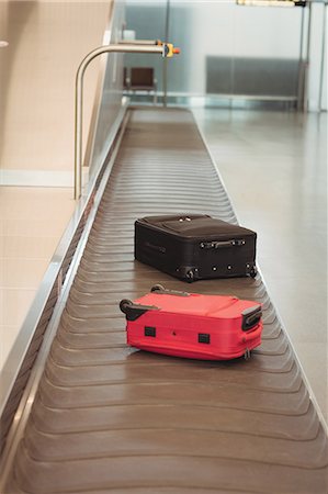 simsearch:400-08492073,k - Luggage on the baggage carousel at airport terminal Photographie de stock - Premium Libres de Droits, Code: 6109-08722660