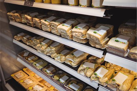 simsearch:400-05366622,k - Close-up of sandwiches on display in supermarket Photographie de stock - Premium Libres de Droits, Code: 6109-08722779